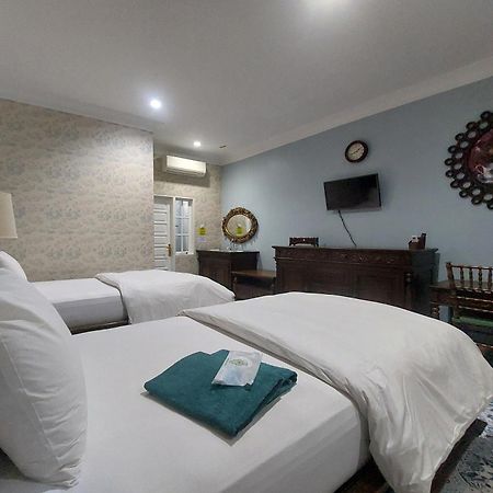 Nonie'S Huis Hotel Medan Bagian luar foto