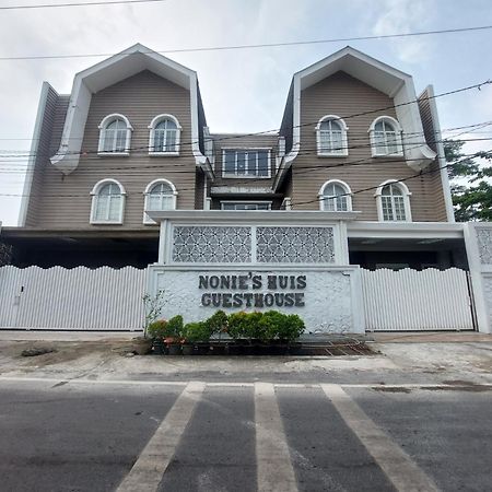 Nonie'S Huis Hotel Medan Bagian luar foto