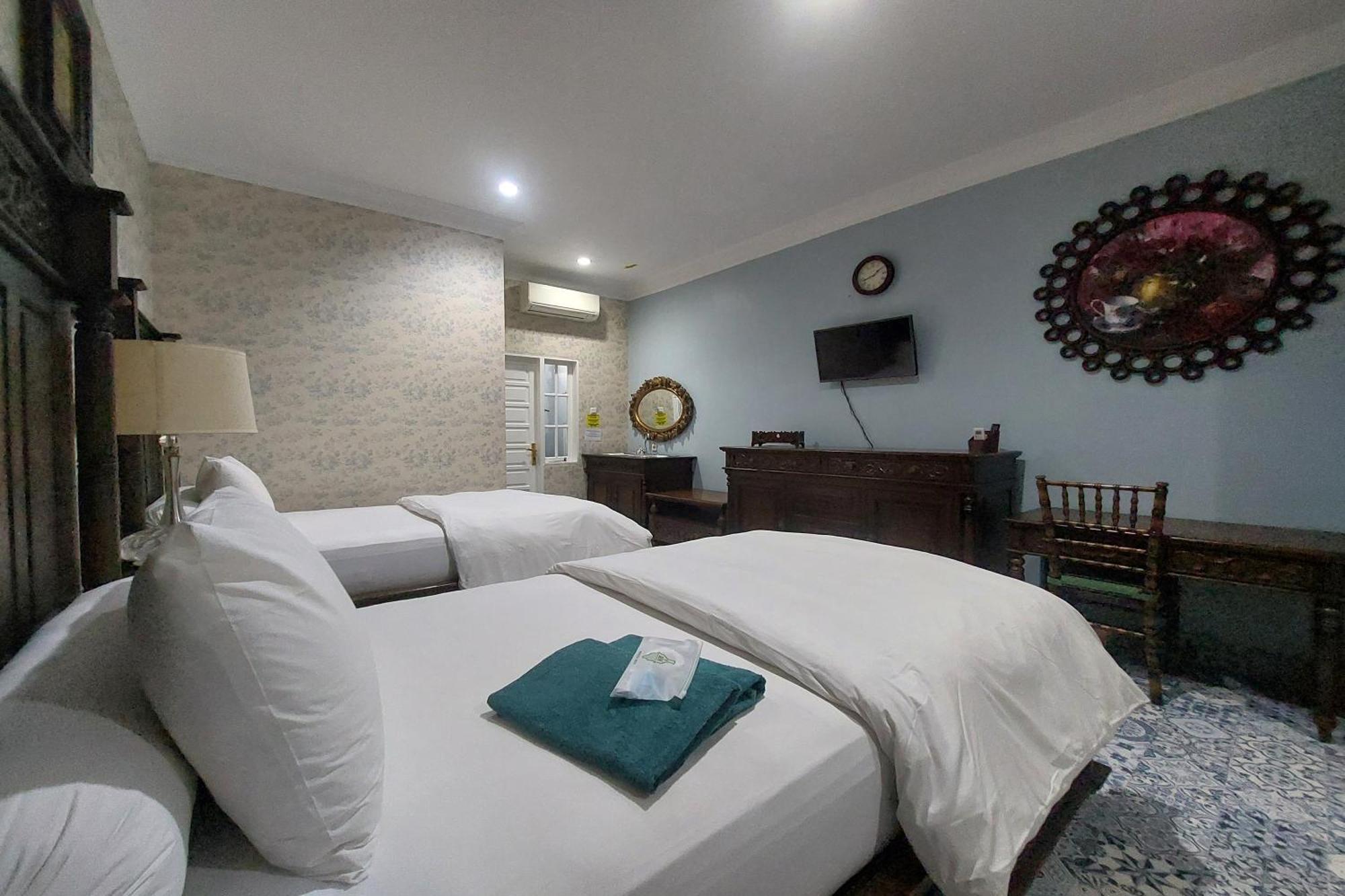 Nonie'S Huis Hotel Medan Bagian luar foto