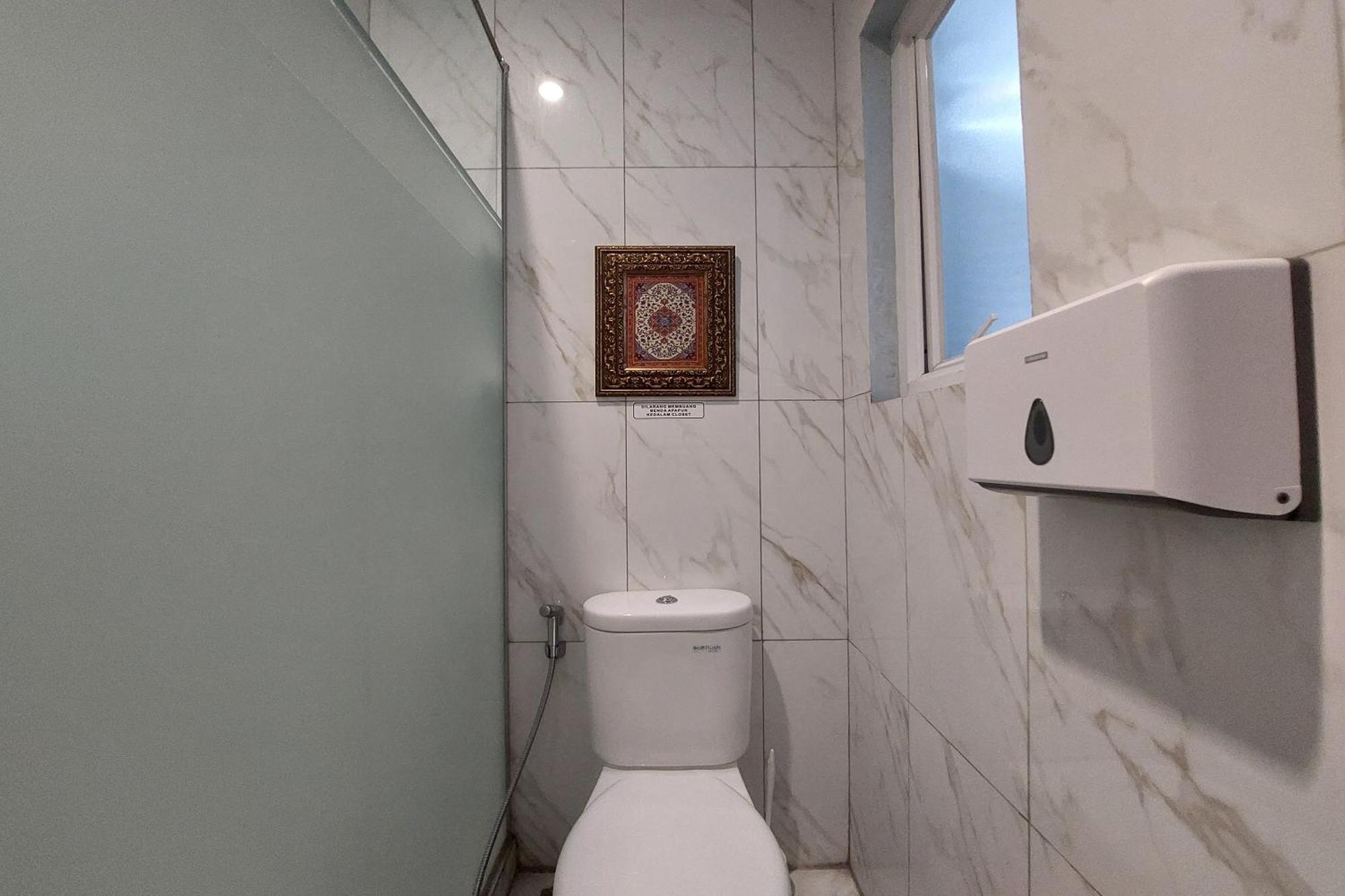 Nonie'S Huis Hotel Medan Bagian luar foto