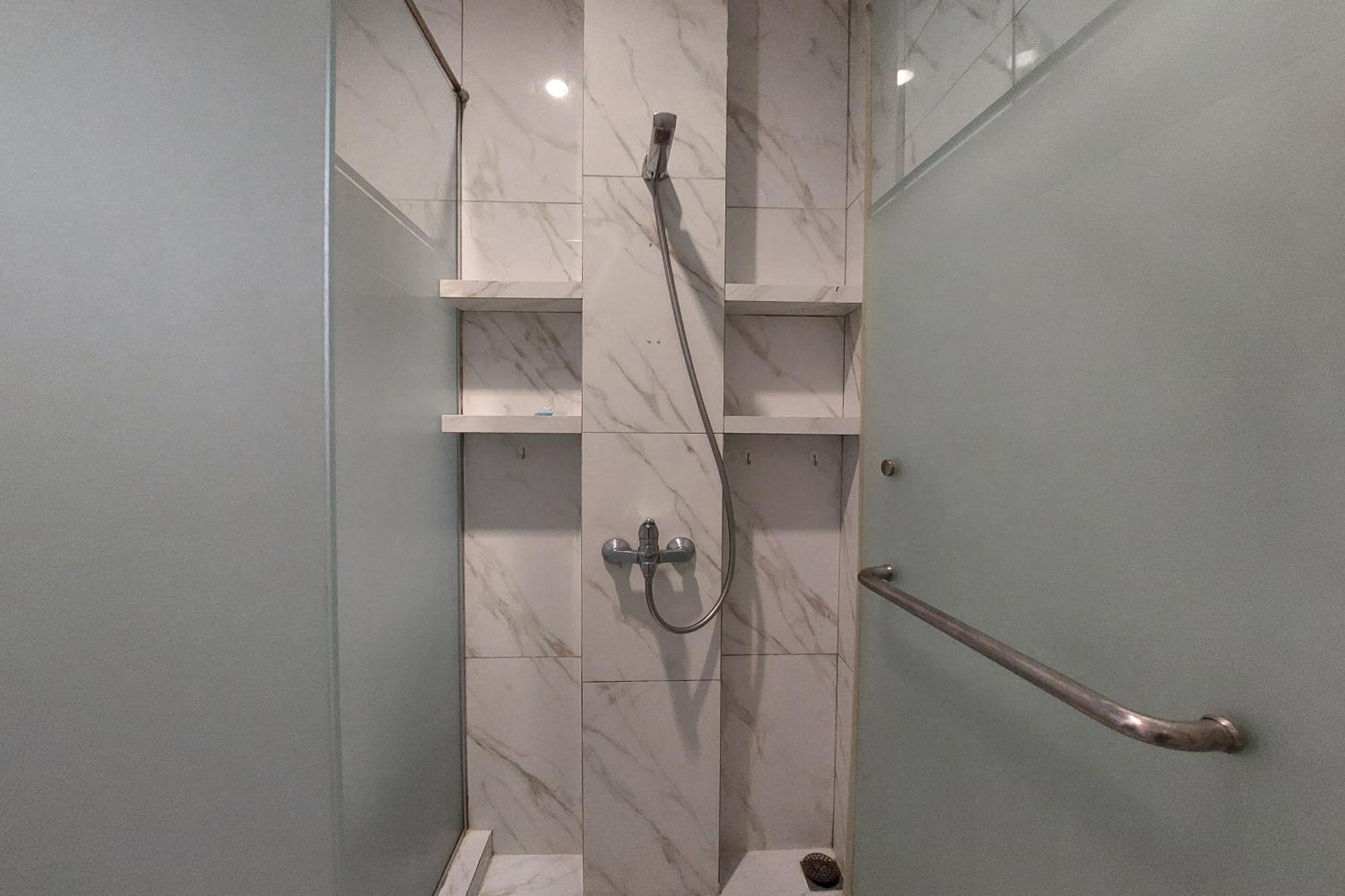 Nonie'S Huis Hotel Medan Bagian luar foto