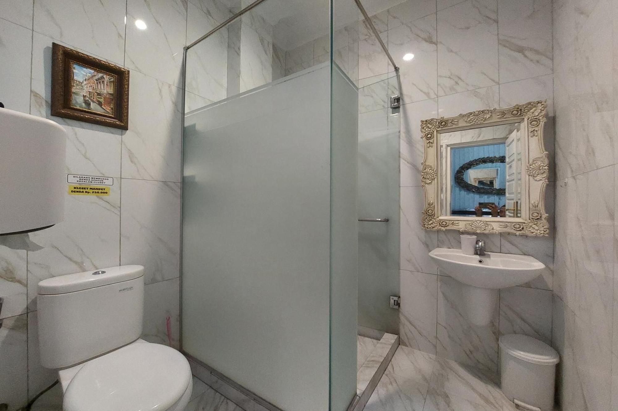 Nonie'S Huis Hotel Medan Bagian luar foto