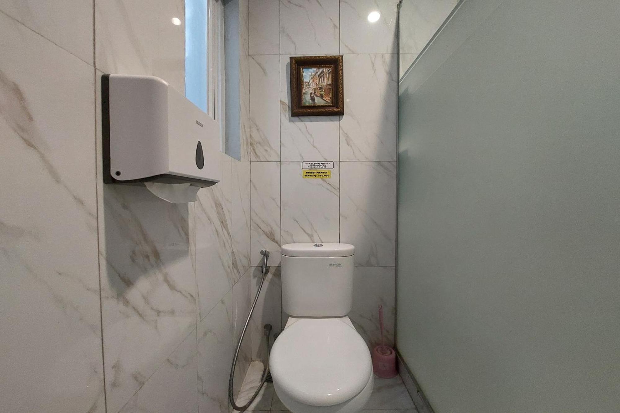 Nonie'S Huis Hotel Medan Bagian luar foto