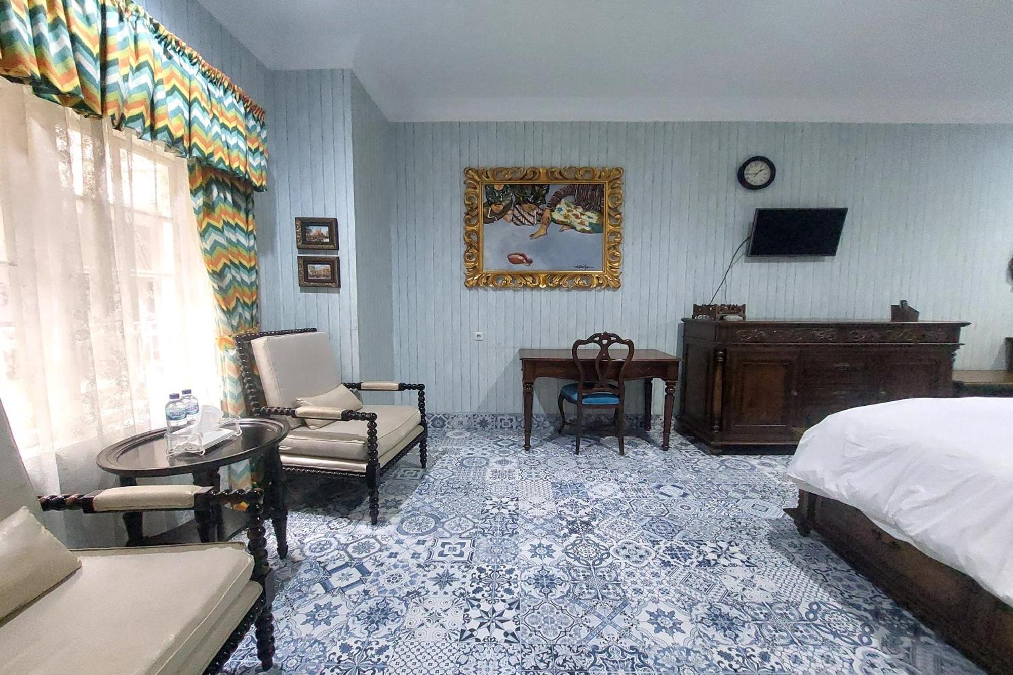 Nonie'S Huis Hotel Medan Bagian luar foto
