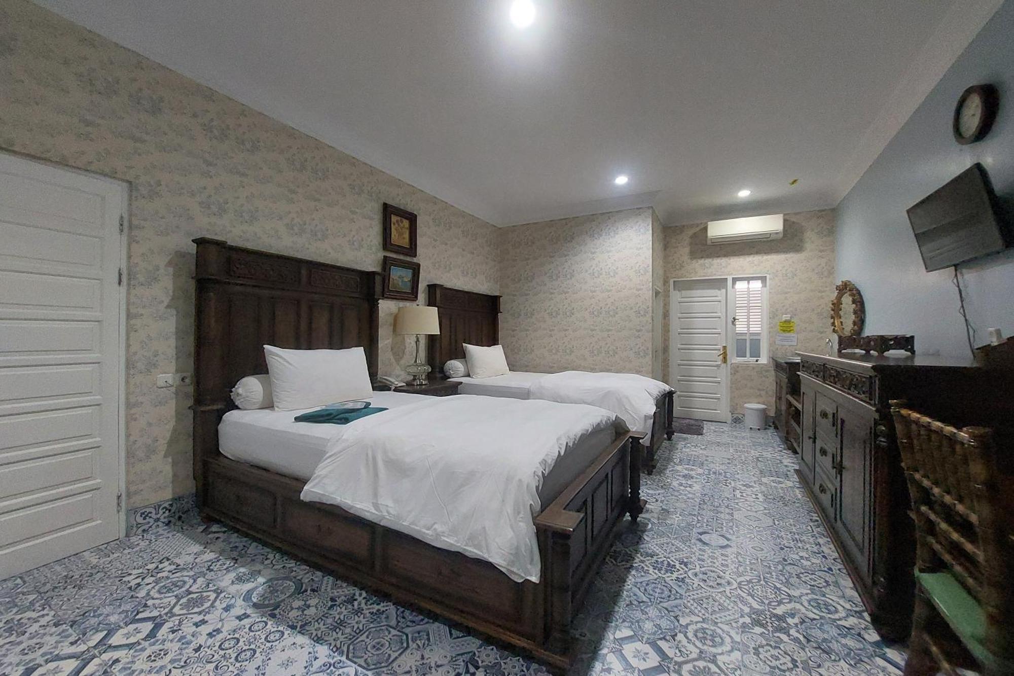 Nonie'S Huis Hotel Medan Bagian luar foto