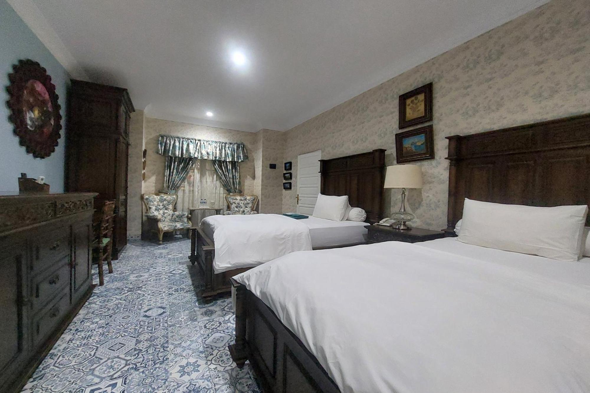 Nonie'S Huis Hotel Medan Bagian luar foto