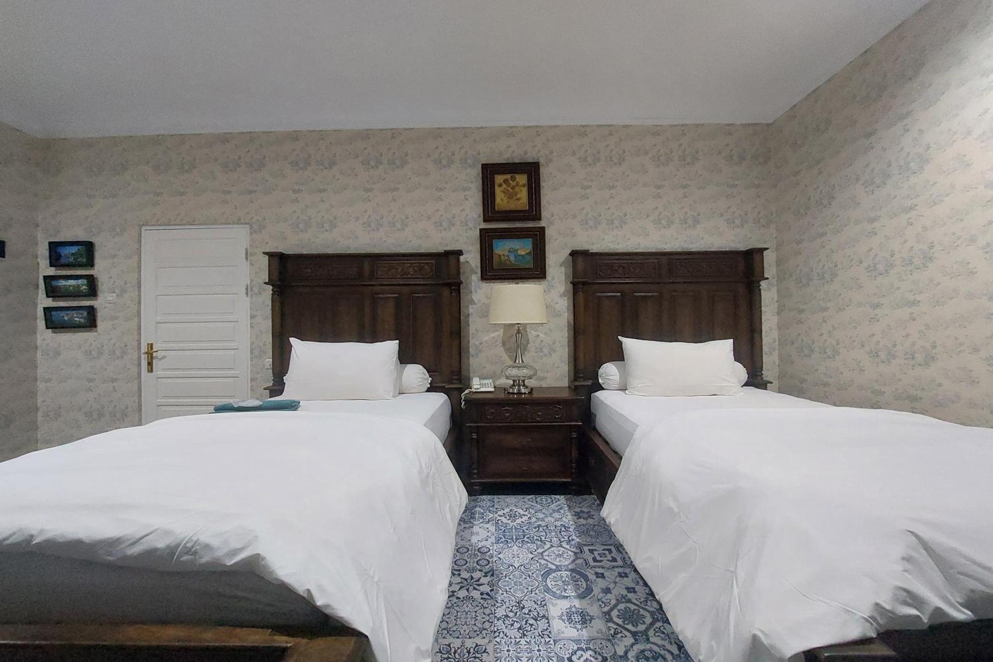 Nonie'S Huis Hotel Medan Bagian luar foto