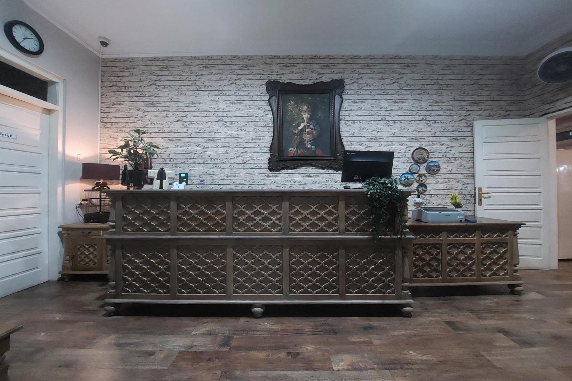 Nonie'S Huis Hotel Medan Bagian luar foto