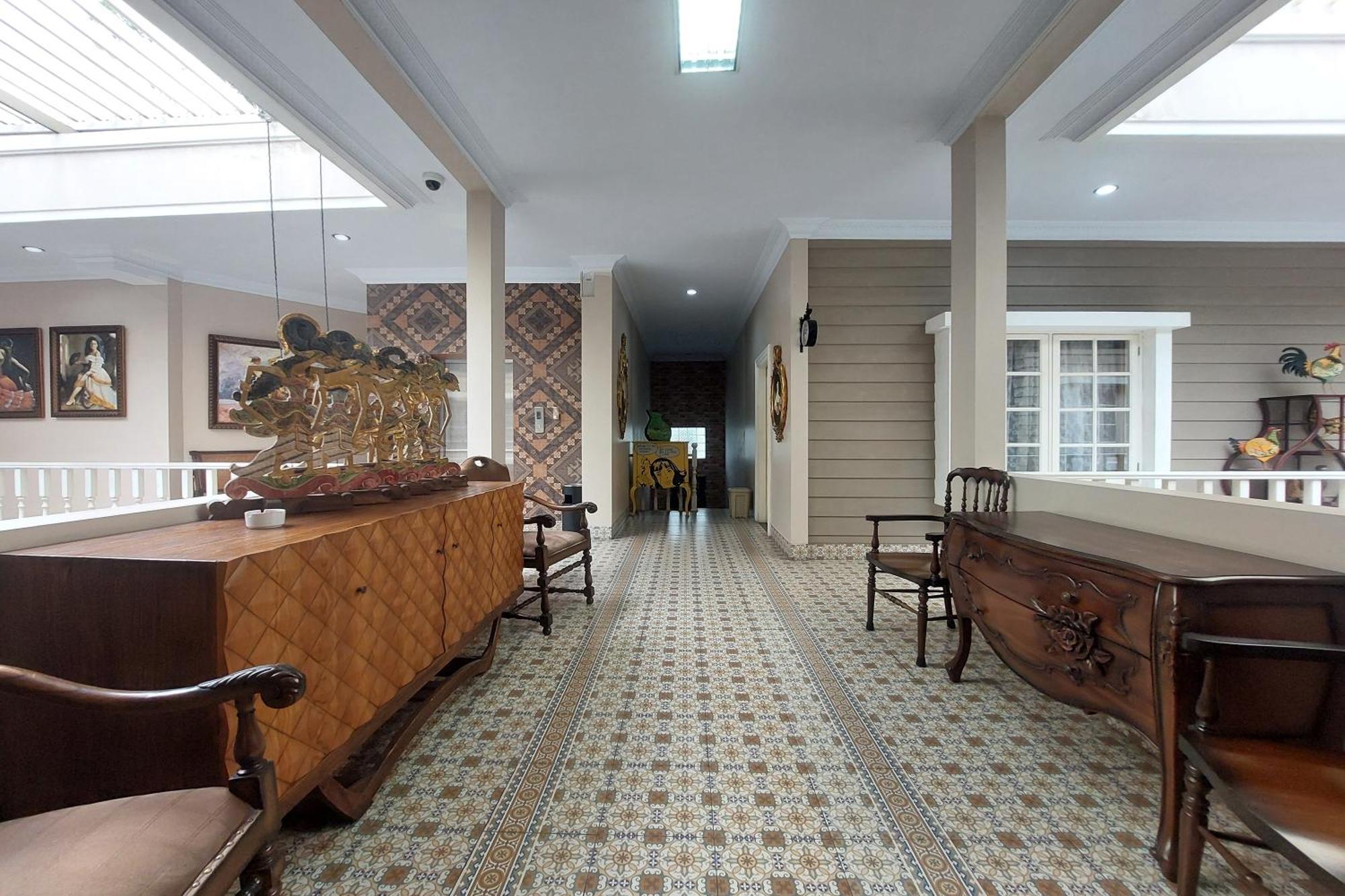 Nonie'S Huis Hotel Medan Bagian luar foto
