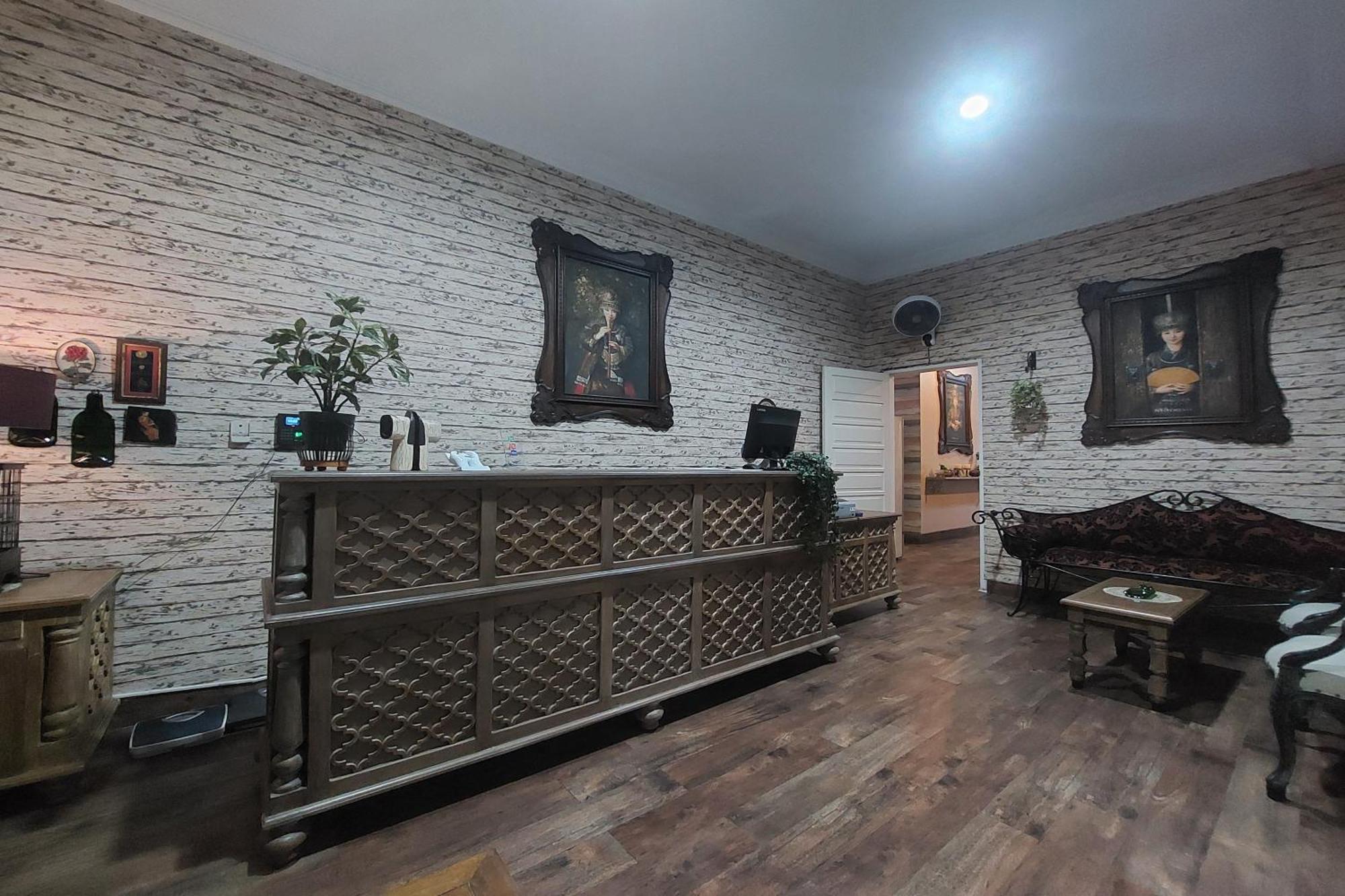 Nonie'S Huis Hotel Medan Bagian luar foto