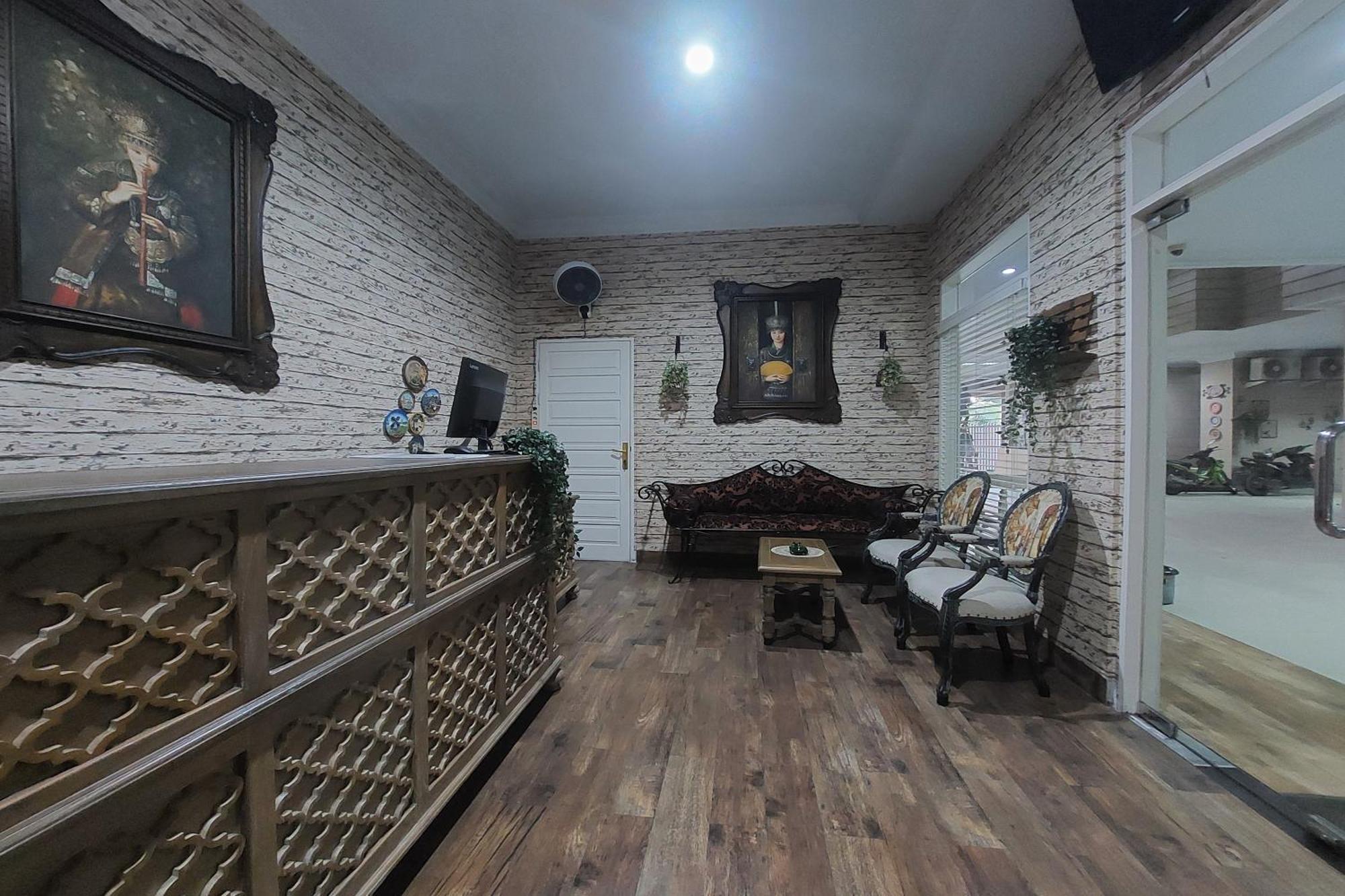 Nonie'S Huis Hotel Medan Bagian luar foto